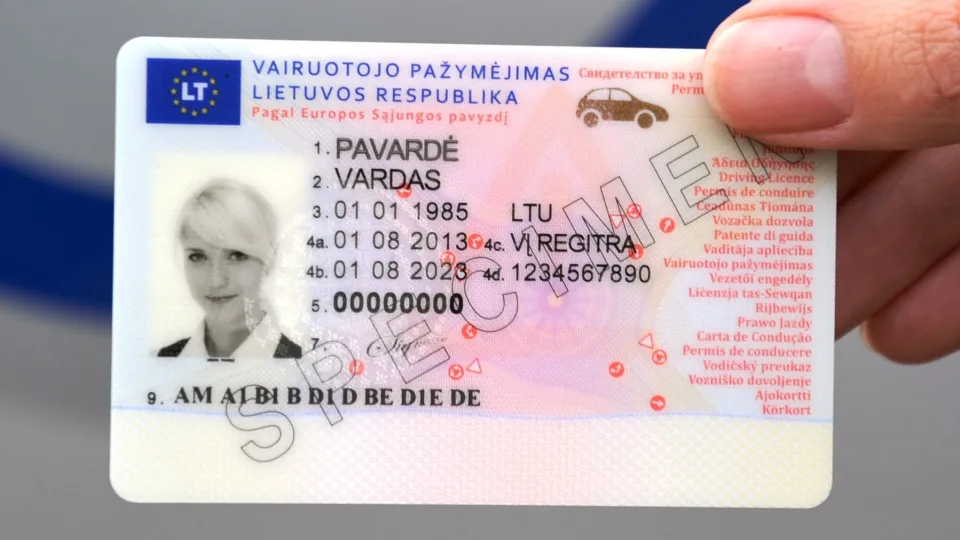Tūkstančiams lietuvių teks keisti vairuotojo pažymėjimus: pasakė, iki kada tai padaryti, bauda siekia net 5000 eurų