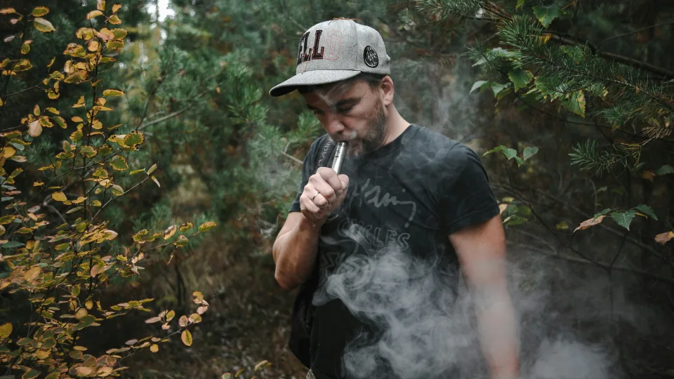 Kiek nuodų įkvepi su kiekvienu dūmu? Naujas tyrimas atskleidė, kas slepiasi lietuvių pamėgtose cigaretėse