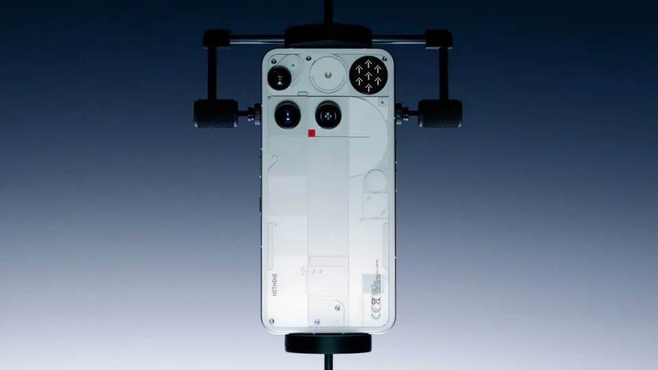 Netikėtas „Nothing“ sprendimas: naujasis „Phone (3)“ modelis europiečius pasieks su mažesnės talpos baterija