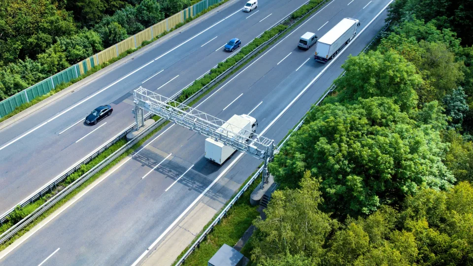 Transporto įmonės susiduria su spaudimu: kaip įgyti šiuolaikinį konkurencinį pranašumą?
