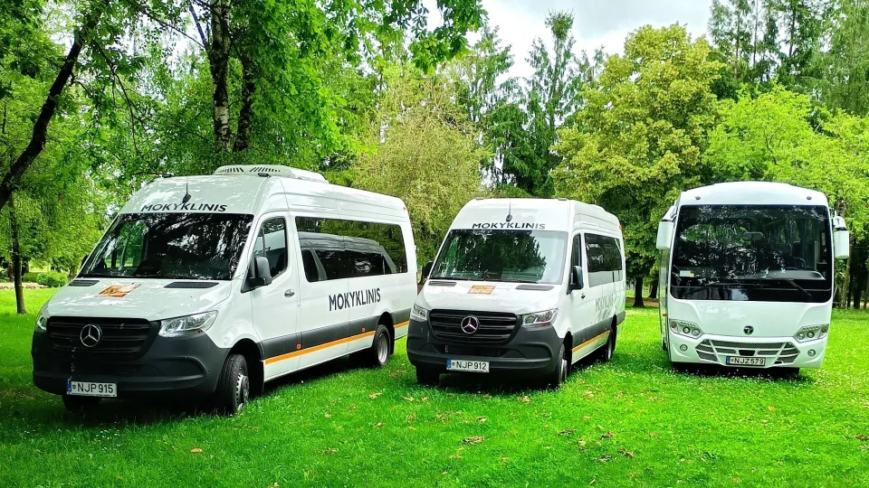 Radviliškio rajonas atidavė senus autobusus: mainais gavo tris naujus ir tikrą pasitikėjimo egzaminą