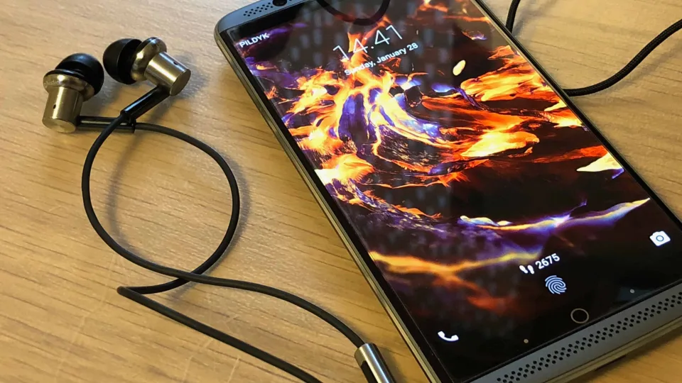 „ZTE Axon 7" apžvalga