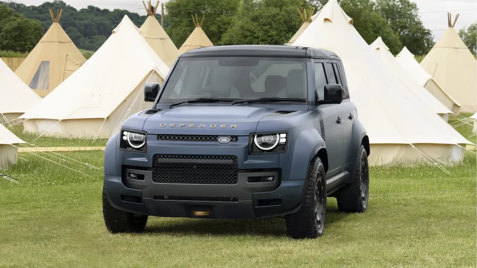 Išskirtinis festivalis, išskirtinis automobilis: kaip „Defender“ užtikrino sklandų Glastonberio ritmą