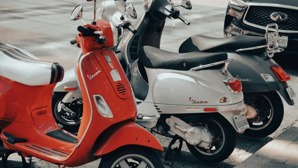 Laukiama šalies gyventojų pasiūlymų dėl pareigos mopedų vairuotojams laikyti praktikos egzaminą