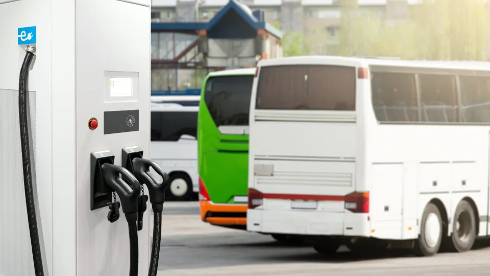 Atnaujintas paraiškų priėmimas dėl paramos viešoms elektrinio sunkiojo transporto įkrovimo stotelėms
