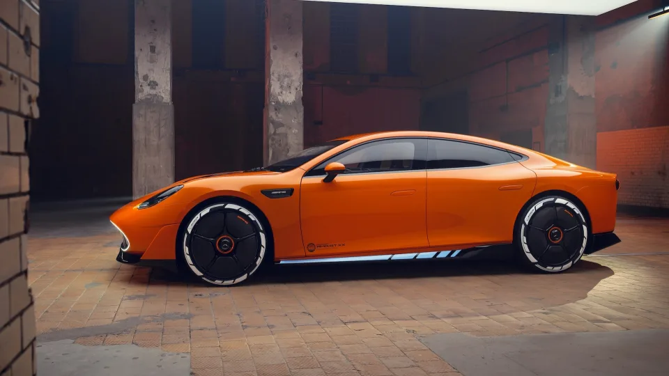 „Mercedes-AMG“ triukšmingoje šventėje pristatė įspūdingų parametrų koncepcinį „AMG GT XX“