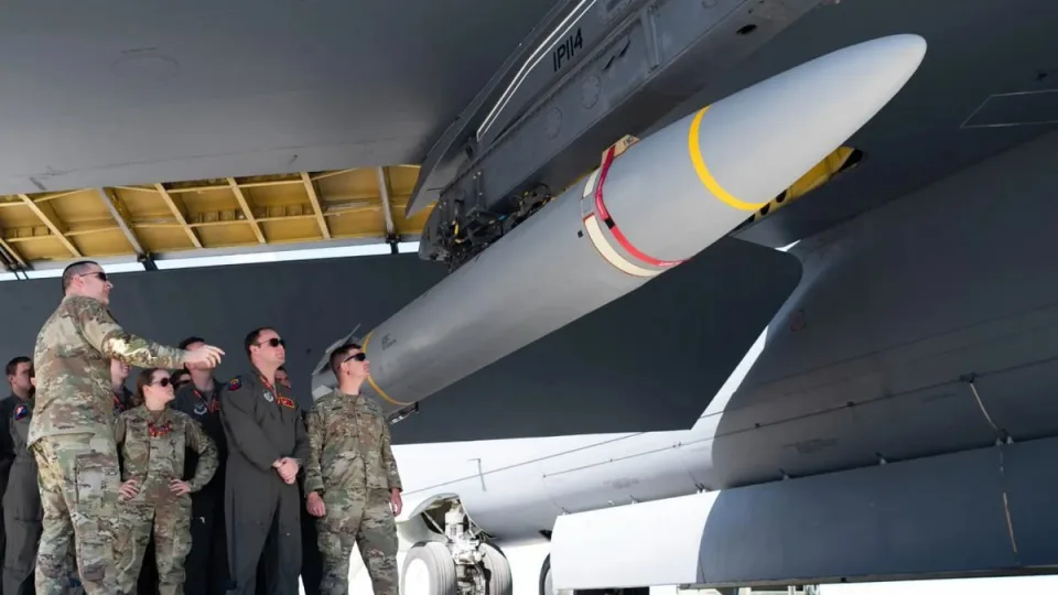 Pentagonas pademonstravo mirtiną ginklą: įspūdinga raketa, kurios bijo net ir Kinija, jai neprilygsta niekas