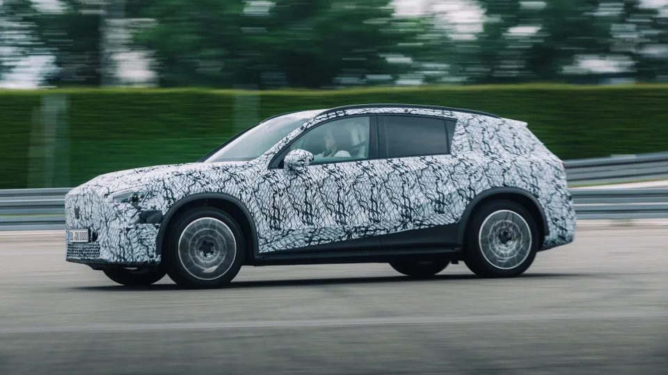 „Mercedes“ naujiena keičia žaidimo taisykles: komfortas, galia, daugiau vietos ir visiškai jokių kompromisų