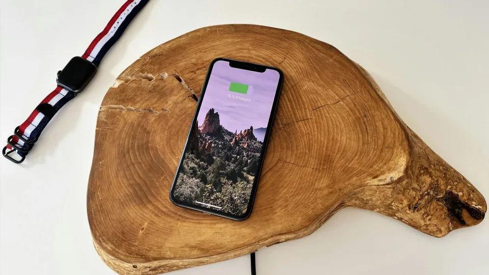 Naujausi „Apple“ ir „Android“ išmanieji telefonai palaikys naująjį 25W belaidžio įkrovimo standartą