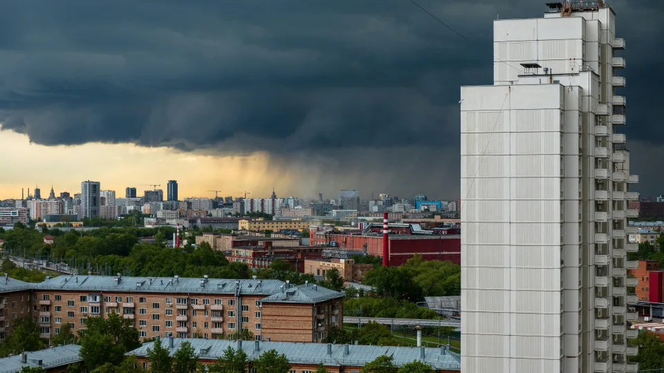 Šiąnakt maišysis žemė ir dangus: meteorologai siunčia kritinį perspėjimą šalies gyventojams, būtina reaguoti