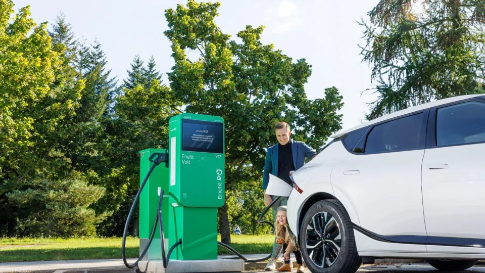 Vidaus degimo variklių eros pabaiga: Elektromobilio įkrovimas per 5 minutes, fantazija ar netolima ateitis?