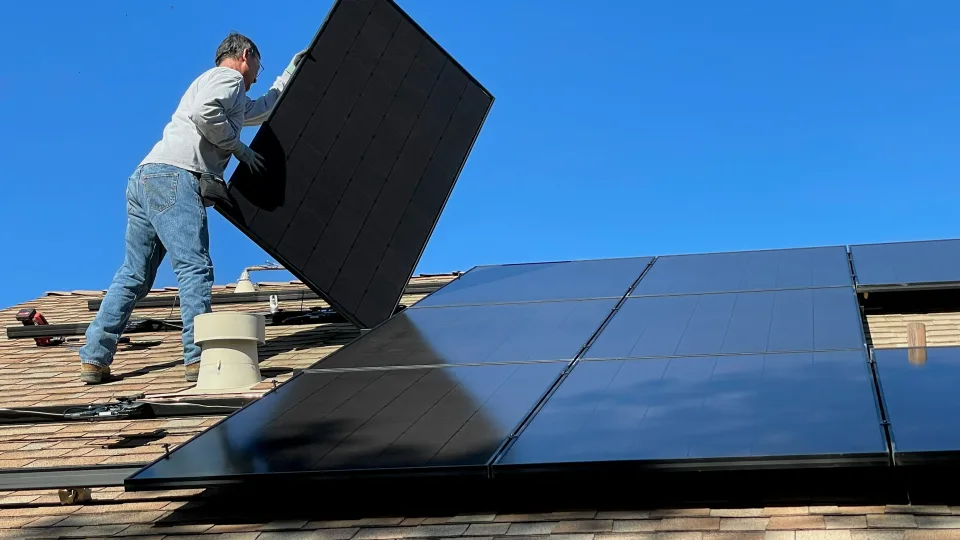 Europos saulės energetika balansuoja ant ribos: įvardijo, kas iš tikrųjų žlugdo saulės elektrinių plėtrą