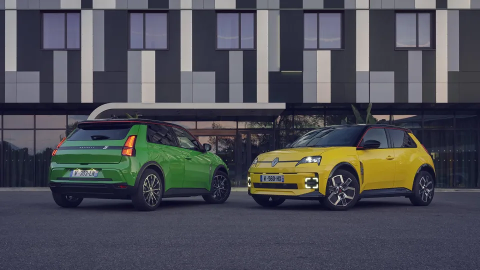 „Renault“ Baltijos šalyse fiksavo įspūdingą šuolį: vairuotojai graibstė naująjį „Renault 5 E-Tech Electric“