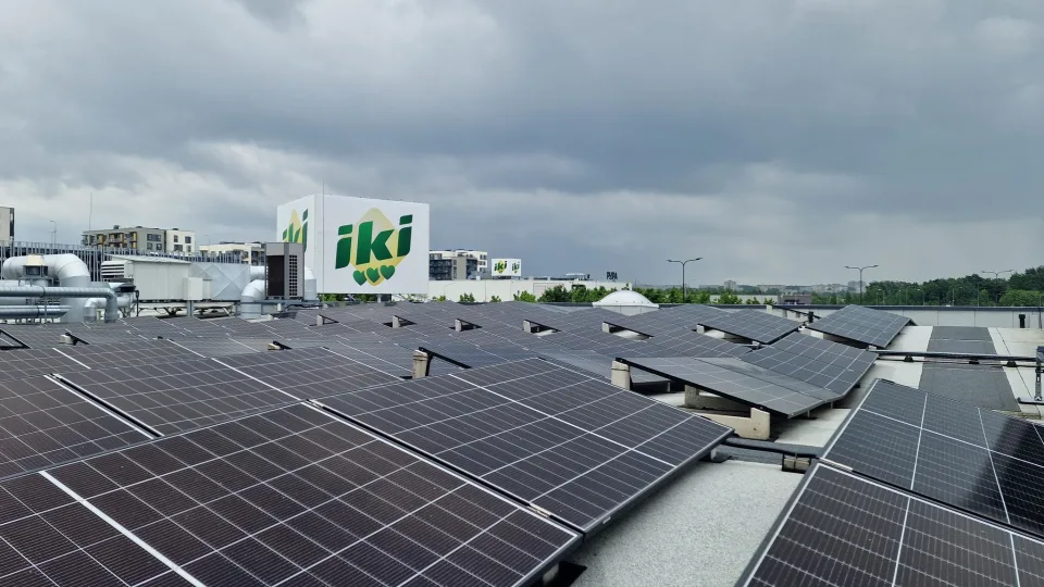 Energija taps ir pigesnė, ir patikimesnė: dirbtinis intelektas pradeda valdyti energiją „Iki“ parduotuvėse