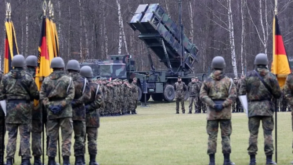NATO šalys suvienijo savo pajėgumus: rengiami istoriniai ginklų pirkimai, kurie keliaus tiesiai į Ukrainą