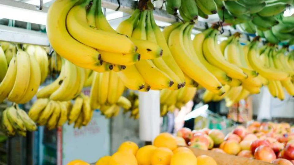 Žalias ar geltonas? Mitybos specialistai atskleidė, kuris bananas iš tikrųjų naudingesnis jums