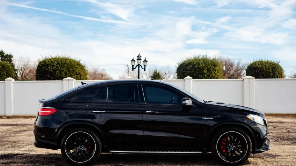 Nuo „Mercedes-Benz“ iki „Seat“ už 5 tūkst. eurų: kokius automobilius dažniausiai renkasi Lietuvos gyventojai