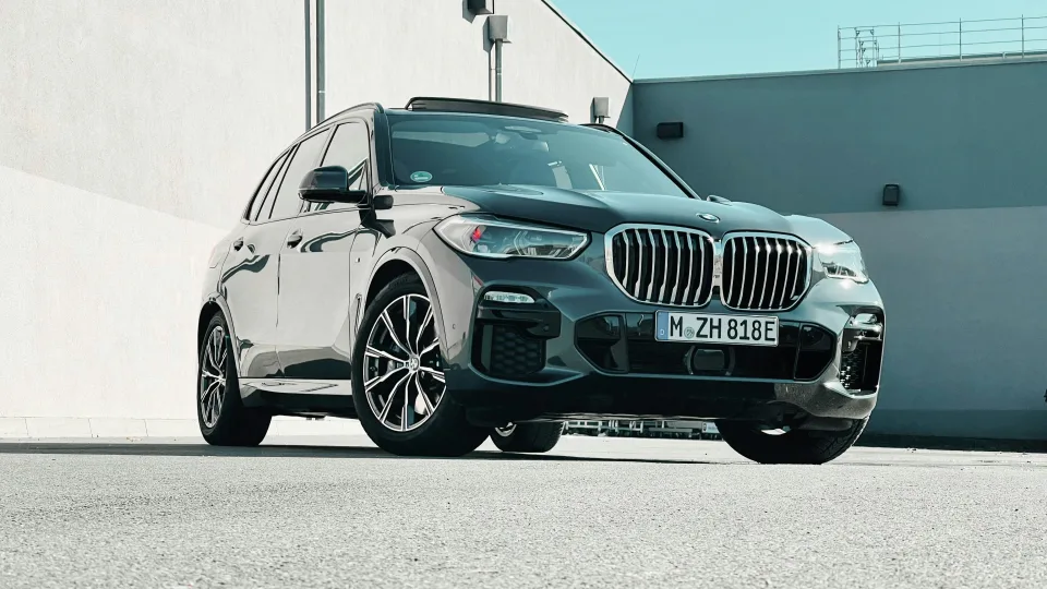 Atskleidžiama Rusijos automobilių rinkos realybė: ženkliai pigiau nei Europoje, bet pirkėją gali nustebinti sąlygos