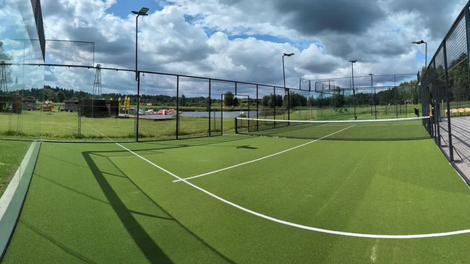 Unikalus sporto traukos centras visam regionui: Birštone atidaryti modernūs padelio teniso kortai