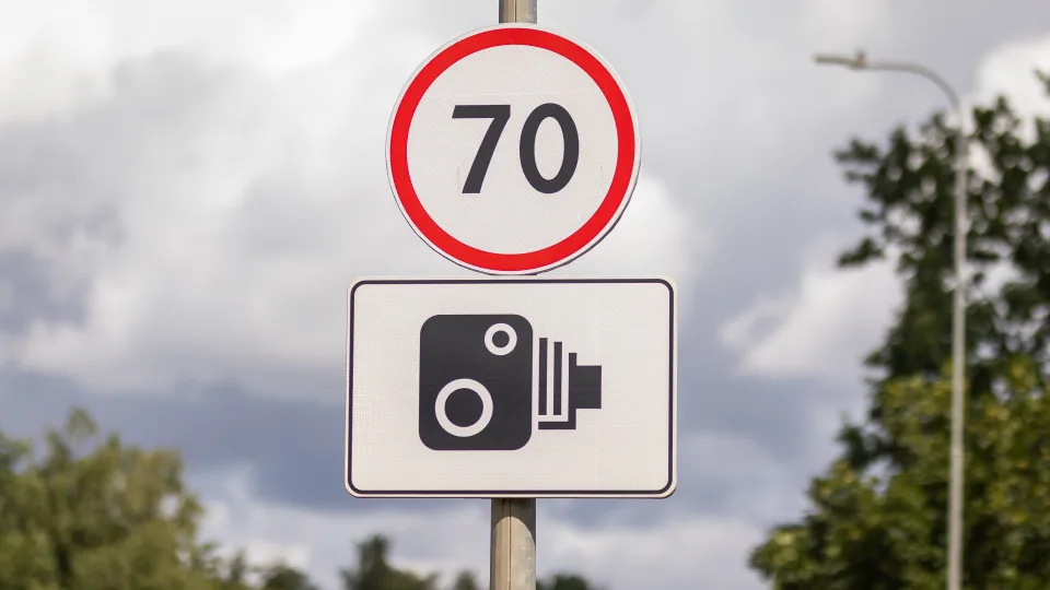 Papildomi ženklai prie greičio matuoklių: pasakė viską, ką privalo žinoti šalies vairuotojai, svarbūs pokyčiai