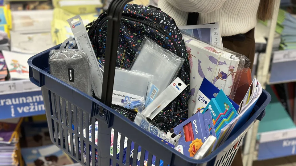 Žolinės tampa pasiruošimo mokyklai diena: „Maxima“ fiksuoja šuolį kuprinių ir sąsiuvinių pardavimuose