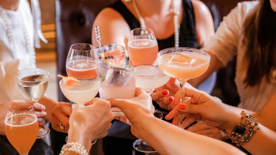 Nustokite gerti alkoholinius gėrimus: šie trys gėrimai naikina viską, ką turite brangiausio