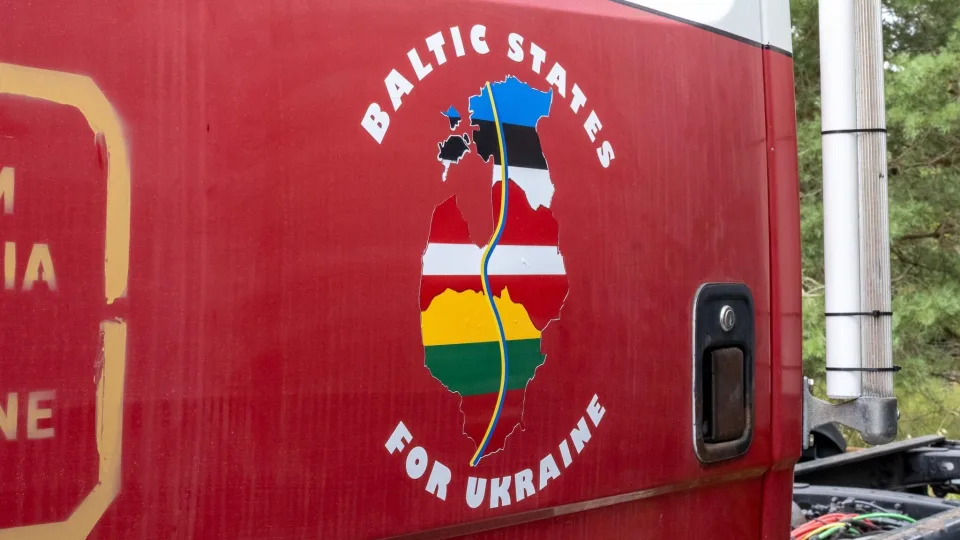 Baltijos šalių konvojus Ukrainai: iš Talino, Rygos ir Kauno pajudėjo 80 automobilių gyvybėms gelbėti
