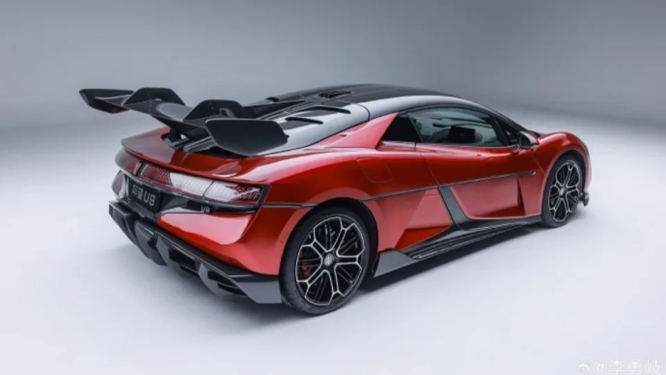 Kinų superautomobilis pasiekė įspūdingą greitį: BYD šedevras meta iššūkį tokiems galiūnams kaip „Bugatti“