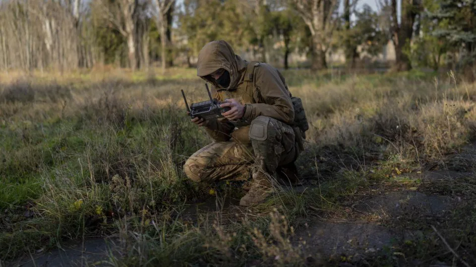 Estijoje aptiktas Ukrainos kovinio drono nuolaužos, kaltinami Rusijos trukdžiai GPS signalams