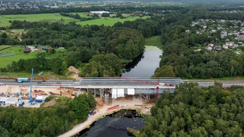 Krunos tilto rekonstravimas įsibėgėja: jau montuojama didžiausia, apie 750 tonų sverianti plieninė perdanga