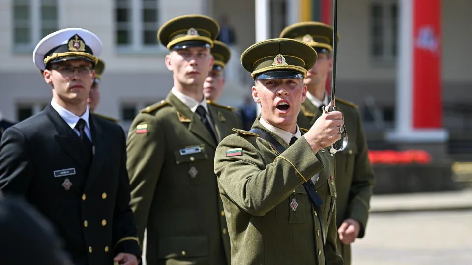 KAM trečdaliu didina karininkų rengimą: siekiama laiku išvystyti diviziją ir sustiprinti karinius pajėgumus
