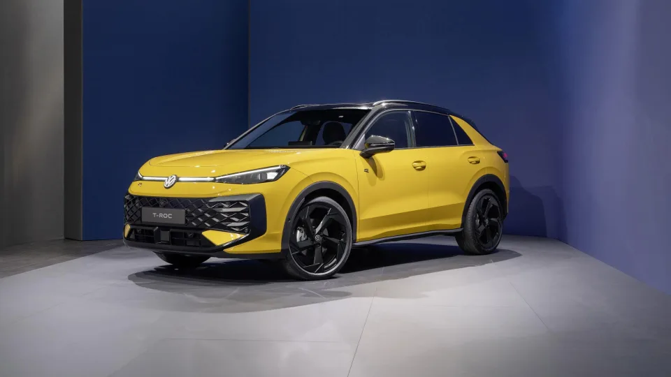 „Volkswagen“ paskelbė apie naująjį „T-Roc“ modelį: hibridinės jėgainės ir aukštesnio segmento įranga
