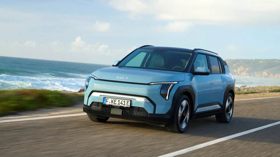Automobilių pramonėje bręsta revoliucija: įvardijo, kokius pokyčius vairuotojai ras naujuose automobiliuose
