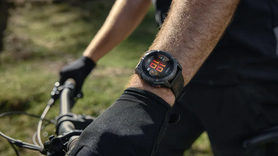 Naujas žingsnis išmaniųjų laikrodžių evoliucijoje: „Garmin“ pristato naująją „Fēnix 8 Pro“ seriją