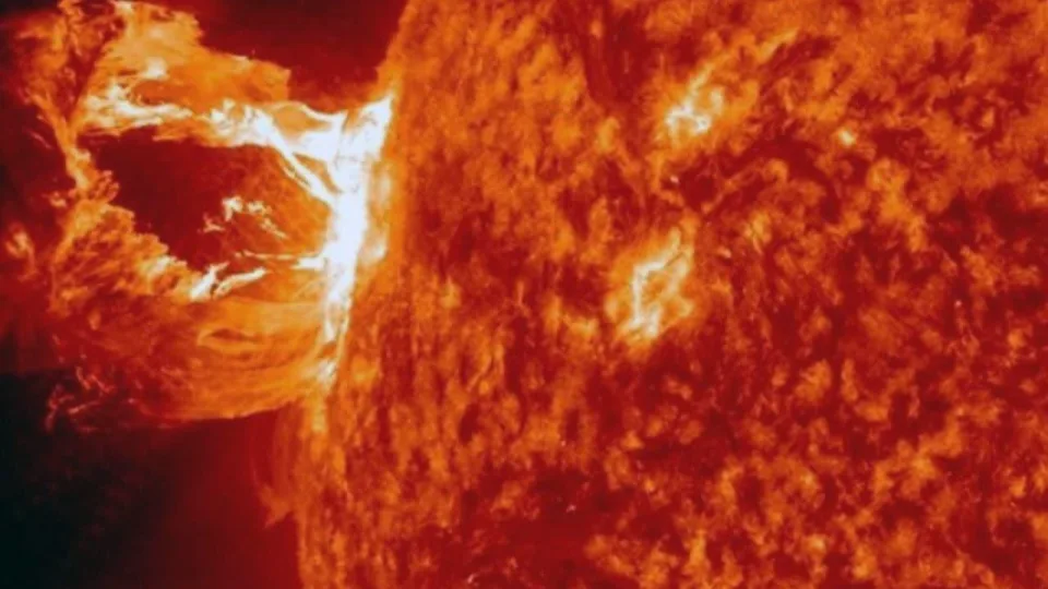 Gali būti sunkiau užmigti ar susikaupti darbe: įspėjama dėl šią savaitę siautėjančių magnetinių audrų