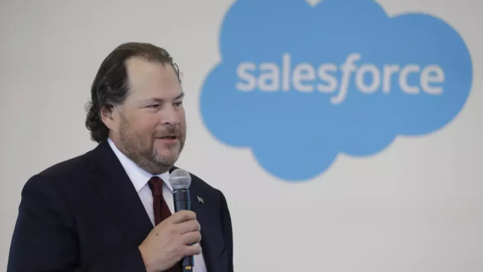 Dirbtinis intelektas atima darbo vietas iš žmonių: atleisti tūkstančiai kompanijos „Salesforce“ darbuotojų