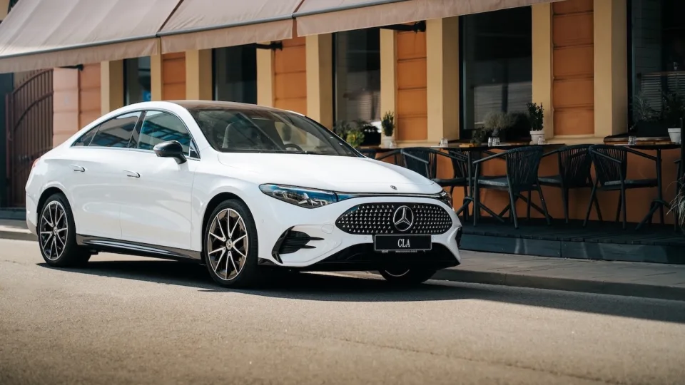 Vokiečiai padirbėjo iš peties: į Lietuvą atkeliauja įspūdingų parametrų elektrinis „Mercedes-Benz CLA“