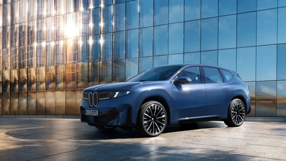 Naujasis „BMW iX3“ jau pakeliui į Lietuvą: vienu įkrovimu įveiks 805 kilometrus, aiškėja ir jo kaina