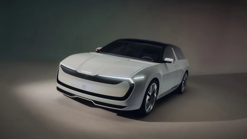 „Škoda“ pristatė elektrinį ateities universalą, kuris keičia spalvą, turi šaldytuvą ir dirbtinio intelekto palydovę