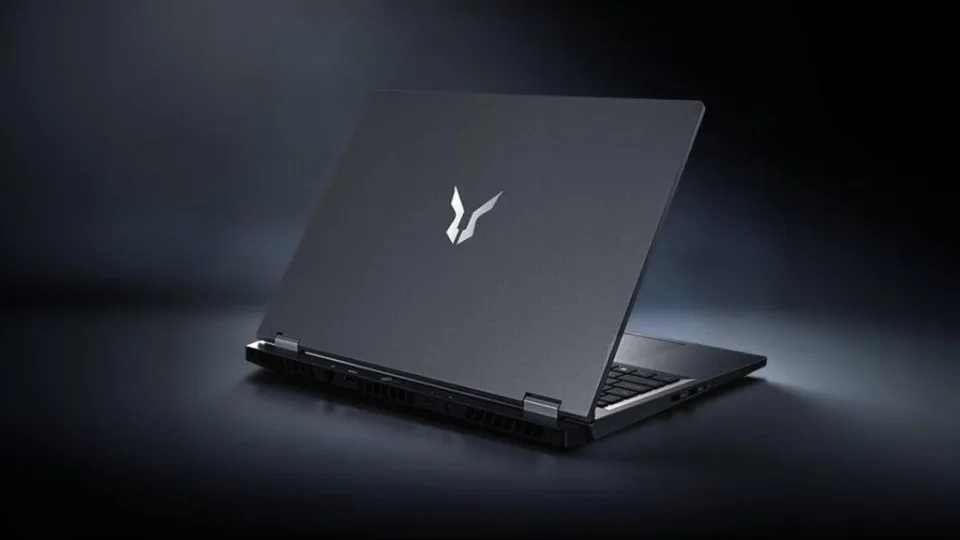 „Lenovo“ pristatė naująjį „Bellator 7000“ serijos nešiojamą žaidimų kompiuterį su „Nvidia“ vaizdo plokšte
