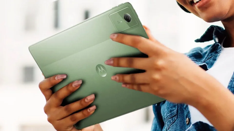 „Motorola“ pristatė naująjį „Moto Pad 60 Neo“ planšetinį kompiuterį su aukštos klasės ekranu