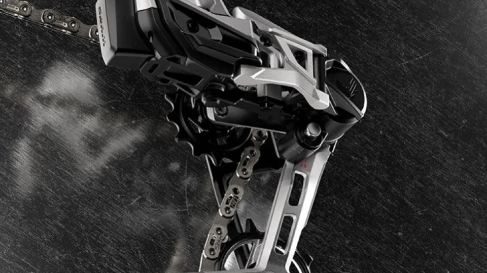 Technologinis meno kūrinys: SRAM pristatė įspūdingą riboto leidimo dviračių rinkinį su įkūrėjo parašu