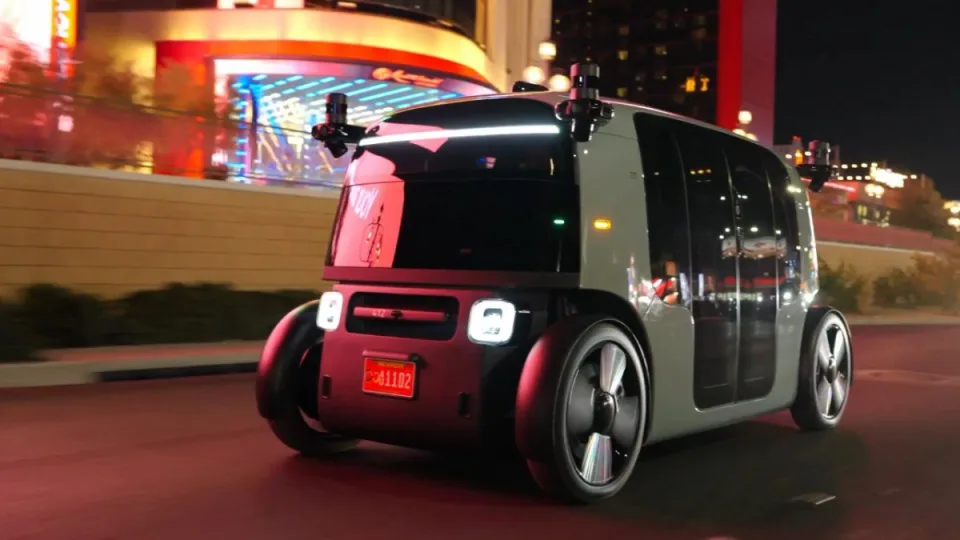 Las Vegase startuoja „Zoox“ robotaksi paslauga: automobiliai be vairo ir vairuotojo veža visiškai nemokamai