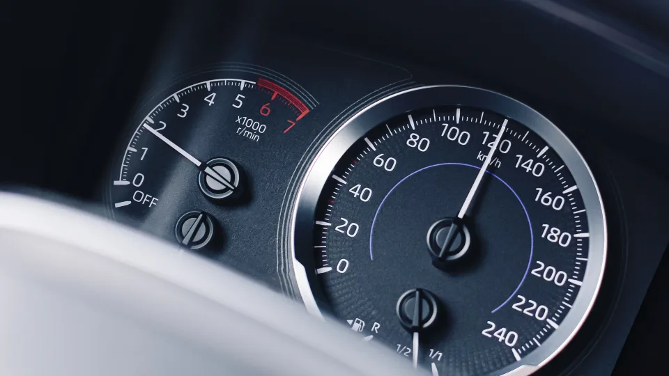 Baudos už greičio viršijimą kelią šypseną, bet daugiau nei pusė visų naudotų automobilių yra apgadinti