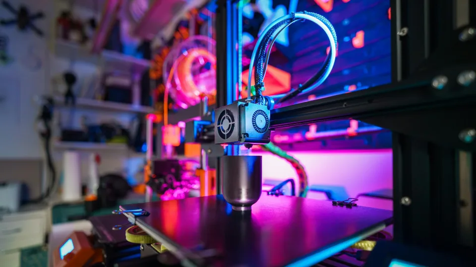 Didžiausia Baltijos šalyse 3D technologijų įmonė spartins gamybą, į naują įrangą investavo 150 tūkst. eurų