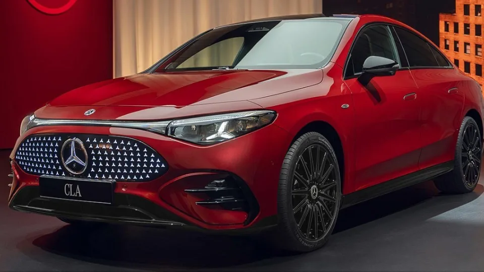 Automobilių rinka supurtė pokyčiai: „Mercedes-Benz“ pasitelkia Kinijoje sukurtus DI sprendimus