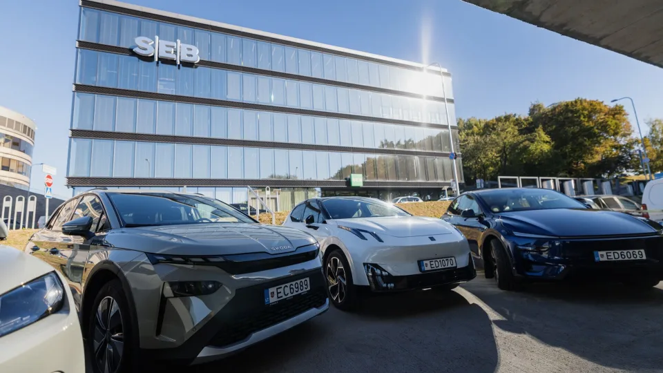 Įperkamų elektromobilių skaičius išaugo dvigubai, bet lietuviai mieliau renkasi hibridinius modelius