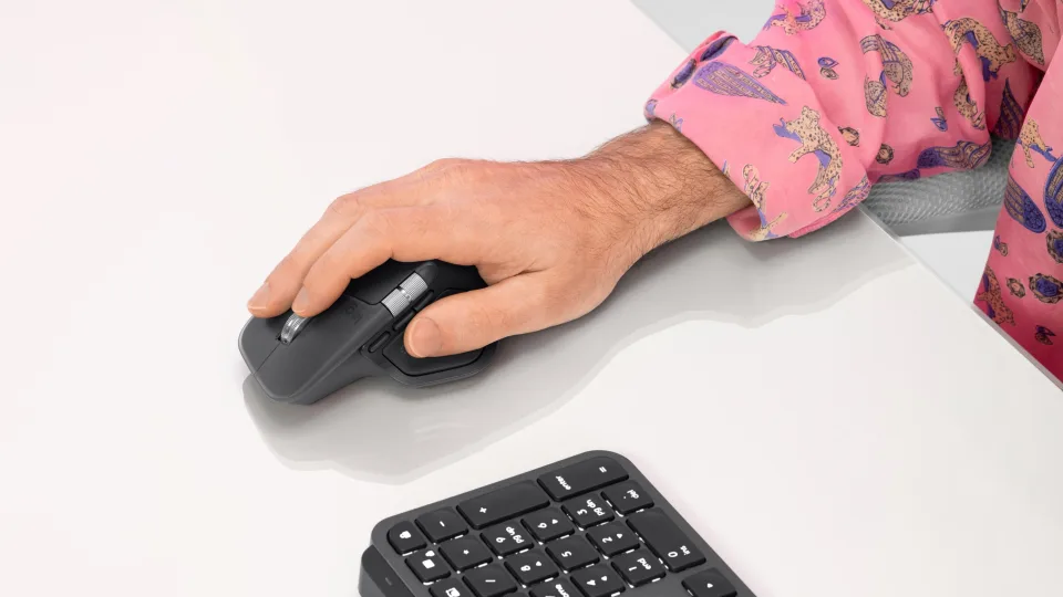 „Logitech“ paskelbė apie ikoniškosios „MX“ serijos belaidę pelę su haptinėmis funkcijomis