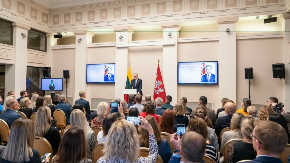 Prezidentas perspėja: tik 15 proc. senjorų turi skaitmeninius įgūdžius, likę tampa lengvu sukčių grobiu
