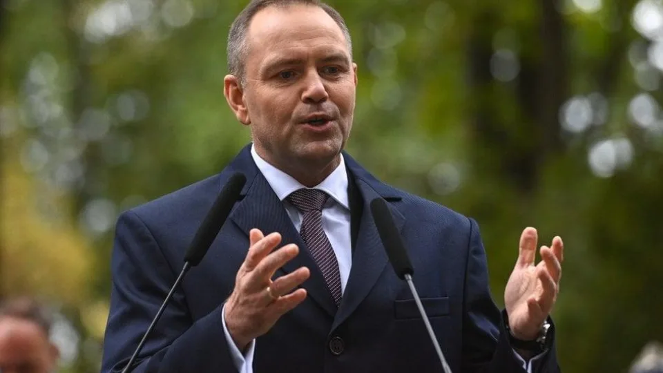 Lenkija meta kaltinimus atgal Maskvai: žvalgybos vadas neigia ryšius su pasikėsinimu į rusų generolą